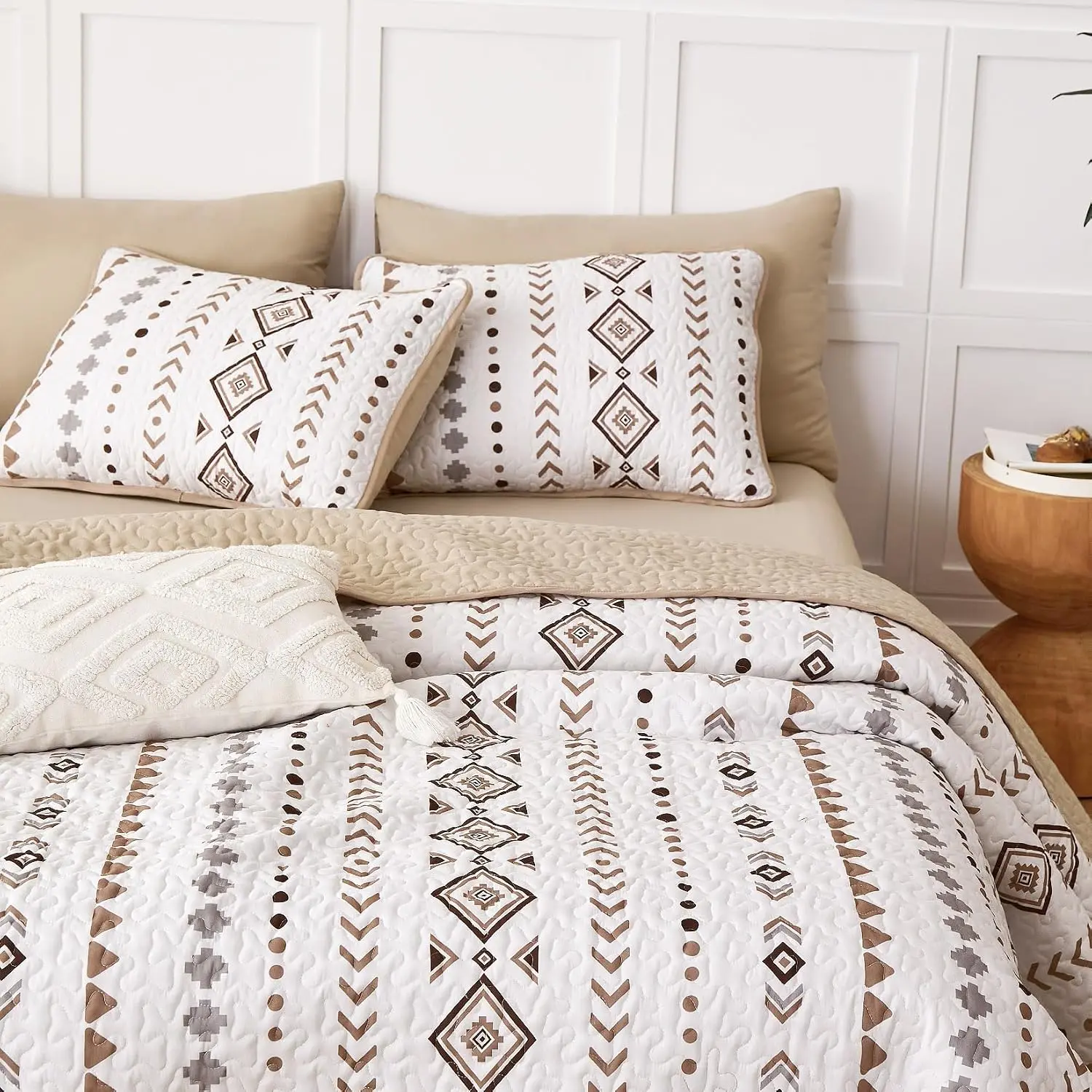 - Set, Southwestern Aztec Farmhouse Pattern, Reversible Lightweight Bedspread Coverlet, 3 Pieces, Taupe Brown, Queen/Full Size