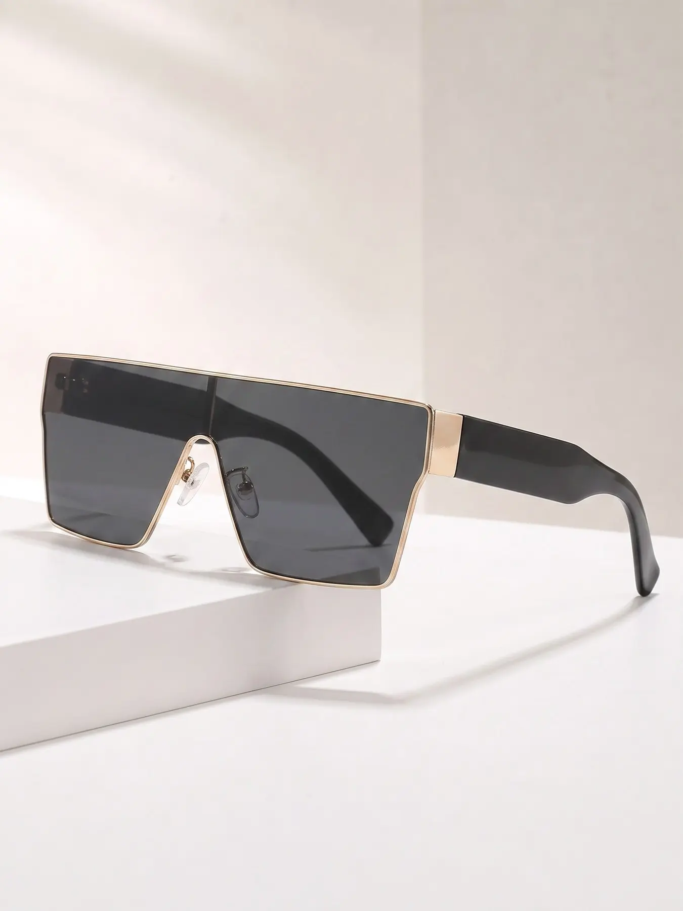 GIGULA New Square Women's Fashion Sunglasses, Trendy Large Frame Unisex Shades, Perfect for Parties & Beaches, Daily Wear Style