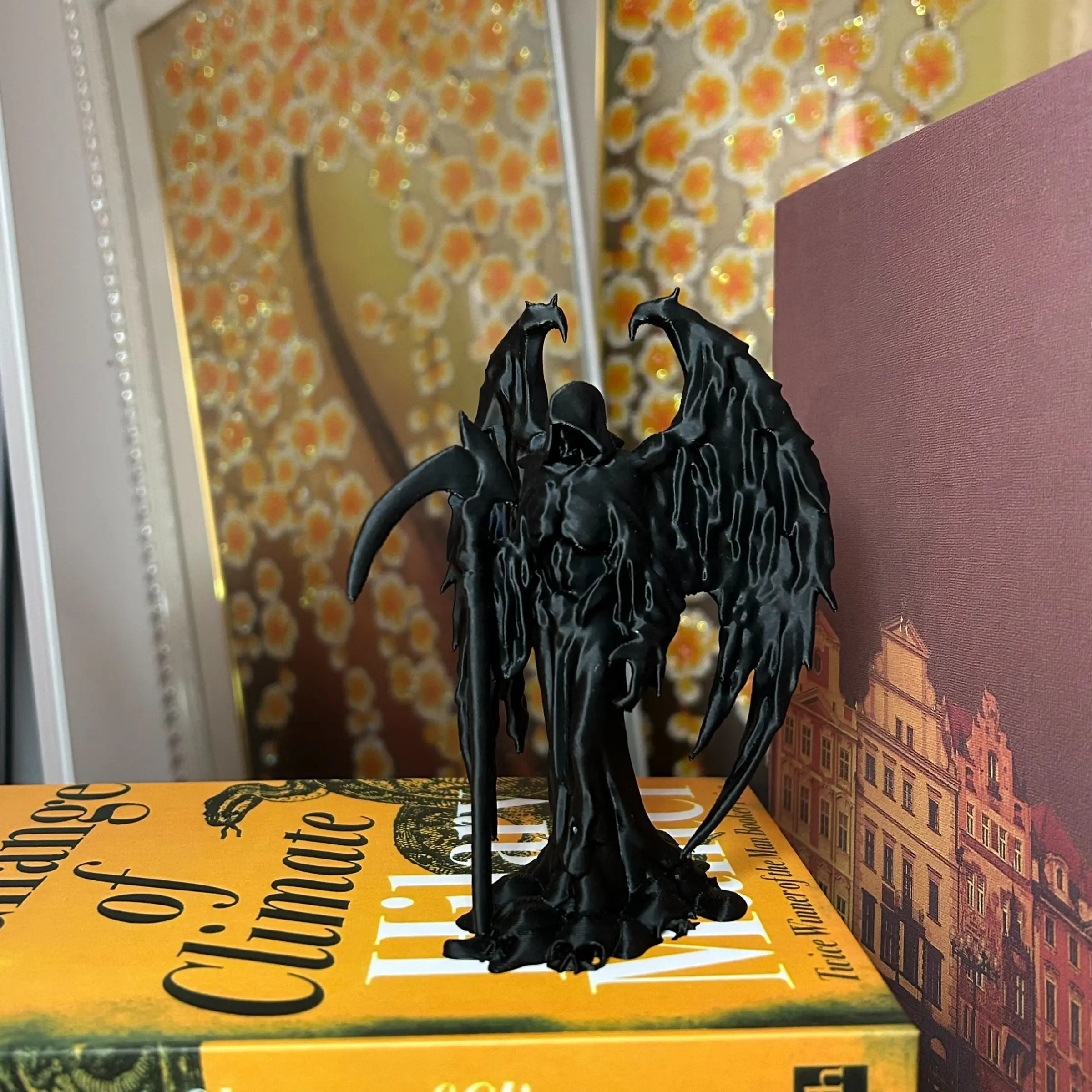 Winged Goddess Statue Holding Scythe, Dark Fantasy Female Warrior Figurine, Gothic Angel Death Goddess Resin Sculpture, Halloween Spooky Desktop Decor, Bookshelf Ornament, Unique Gift for Fantasy Collectors