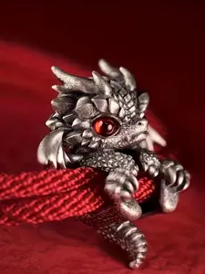 5 piece elegant retro-style animal zodiac dragon-shaped bracelet - copper-plated silver, non-fading and hypoallergenic. Perfect for casual wear as a daily accessory for both men and women. A fashionable jewelry combination, suitable for all occasions.