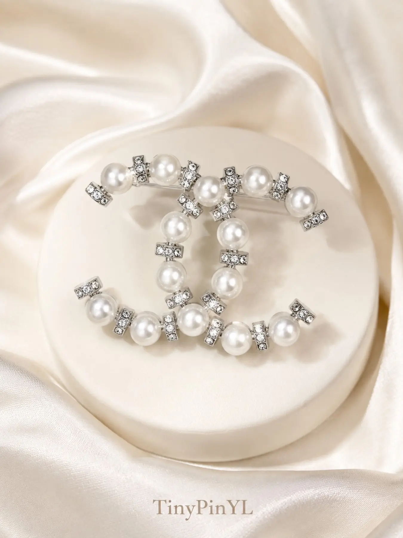 Versatile Pearl Brooch for All Seasons, Elegant Plain Design, Suitable for Collars Hats Scarves Necklaces Bags, Batch Number 202607