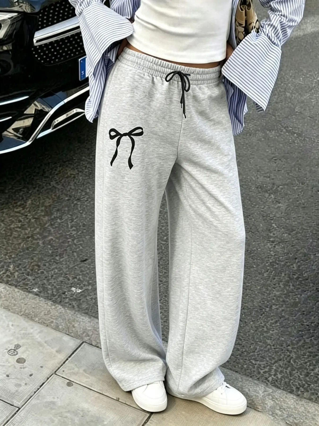 Plus Size Women's Wide Leg Sweatpants, Casual Street Style Loose Long Pants, Elastic Waist Butterfly Print Soft Sports Pants, Fall Winter Wear