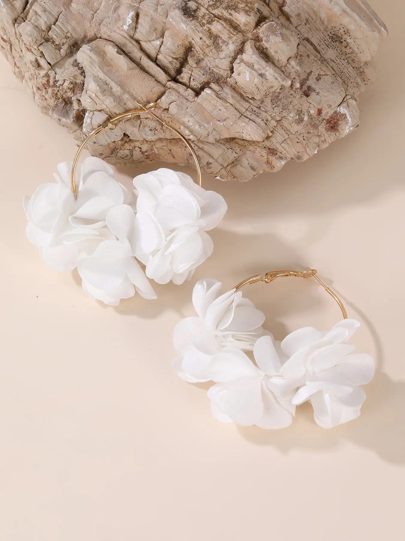 2 Pairs Floral Large Circle Earrings for Women, Style Fake Flower Ear Cuffs, Lightweight Design, Casual All-Season Jewelry