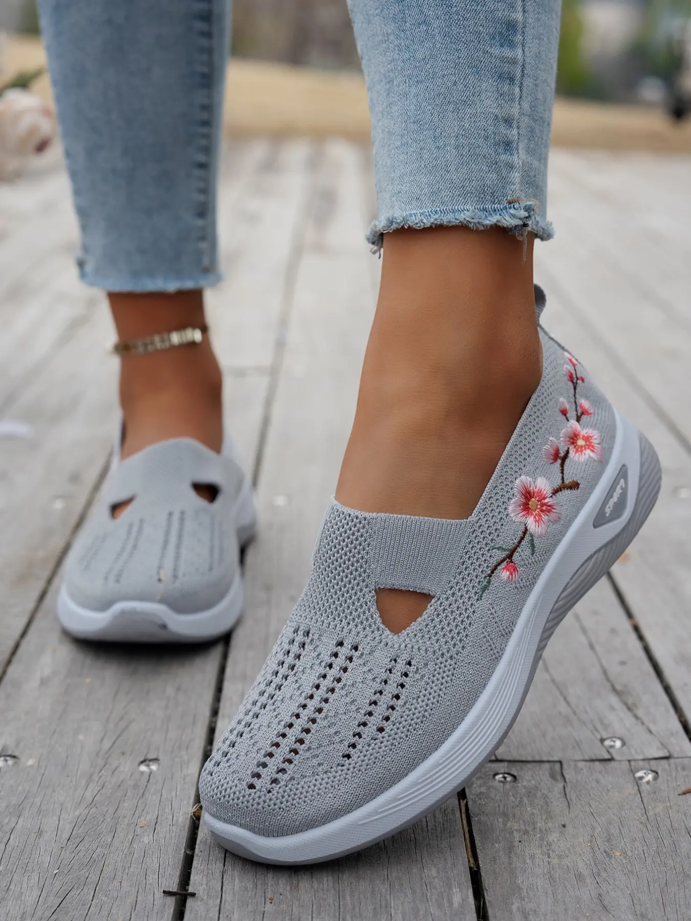 Women's Floral Embroidery Hollow Knit Slip On Platform Casual Walking Shoes, Cutout Low Top Fashion Sneakers for Daily Shopping, Outdoor Strolls & Everyday Casual Outfits