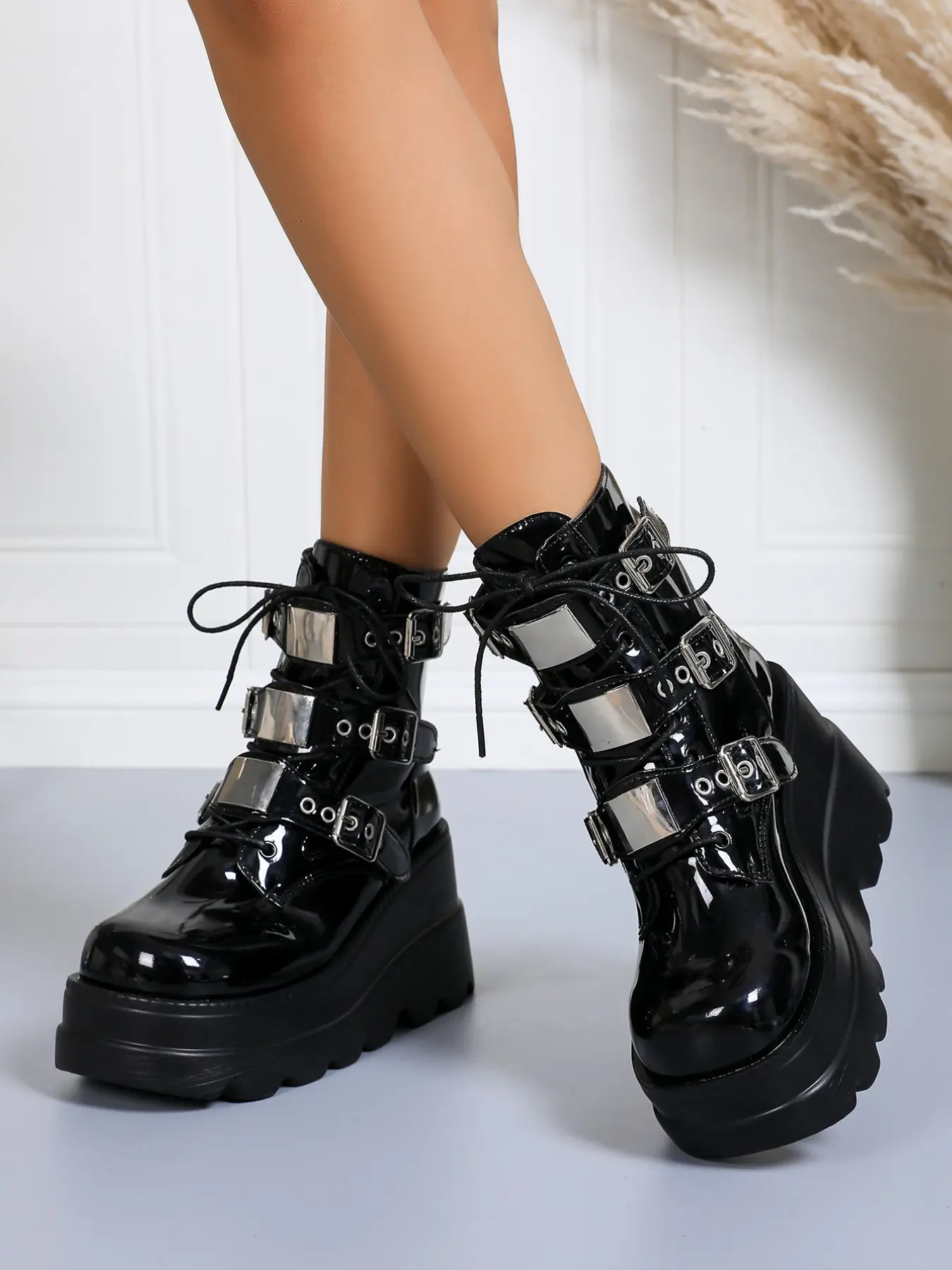 Gothic Punk Motorcycle Short Boots, Vintage Metal Buckle Design, Perfect for Nightclubs, Streetwear, Trendy Casual Women's Shoes