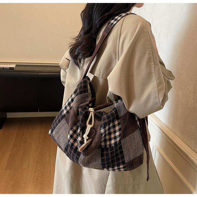 New Winter Plaid Crossbody Bag Fashion Retro Texture Square Shoulder Bag Lightweight Casual Leisure Large Capacty Coach Bag