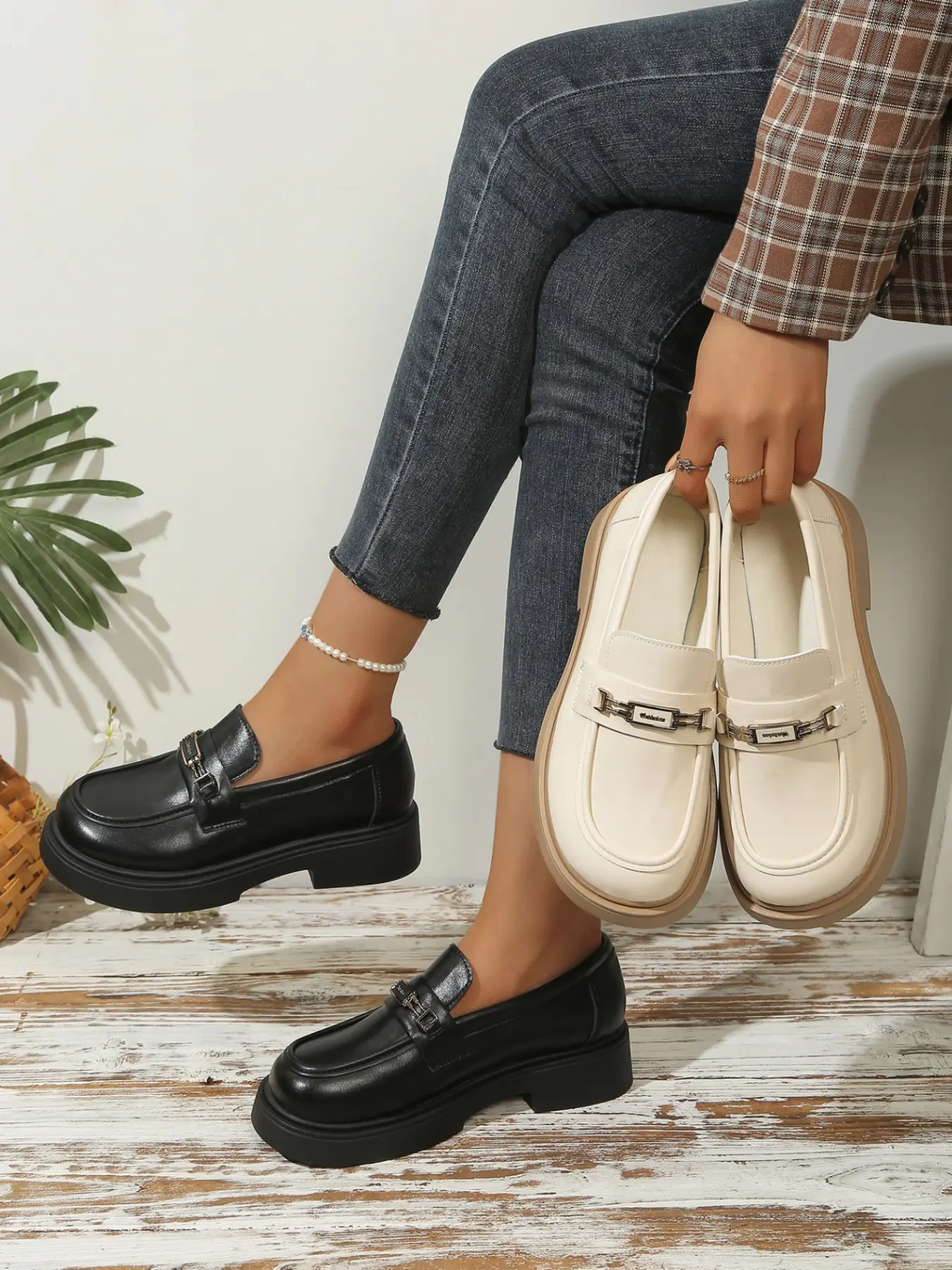 Women's Thick Sole Chunky Heel Loafers, Slip-On Business Casual Shoes, Classic Round Toe, Office Uniform Oxford, Metal Chain Detail, Formal Loafer Shoes