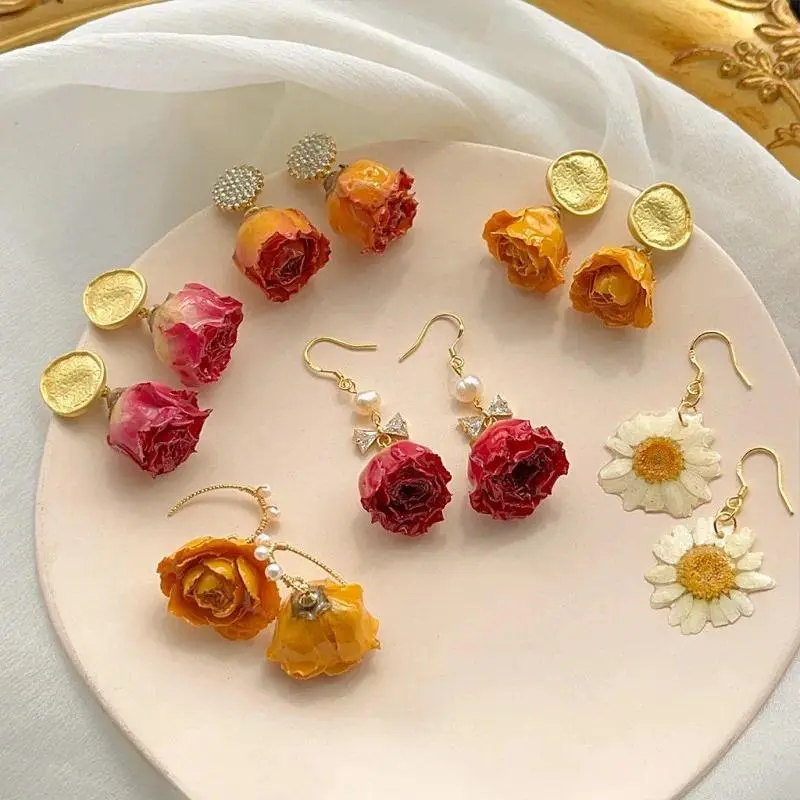 Natural Immortal Rose Series Elegant Crystal Earrings Luxury Epoxy Resin Real Rose Flower Earrings Wholesale Custom Packaging