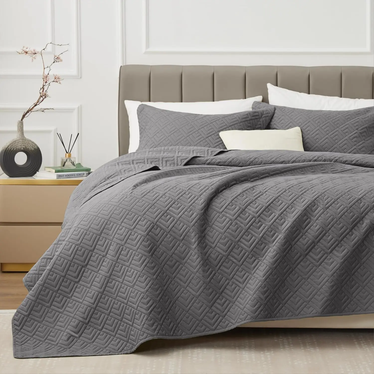 Set Queen Size Summer Squares Pattern Grey Bedspread |   Bedding Set For All Season Use, Soft & Breathable Coverlet,3-Piece Set Includes 2 Shams, Machine Washable