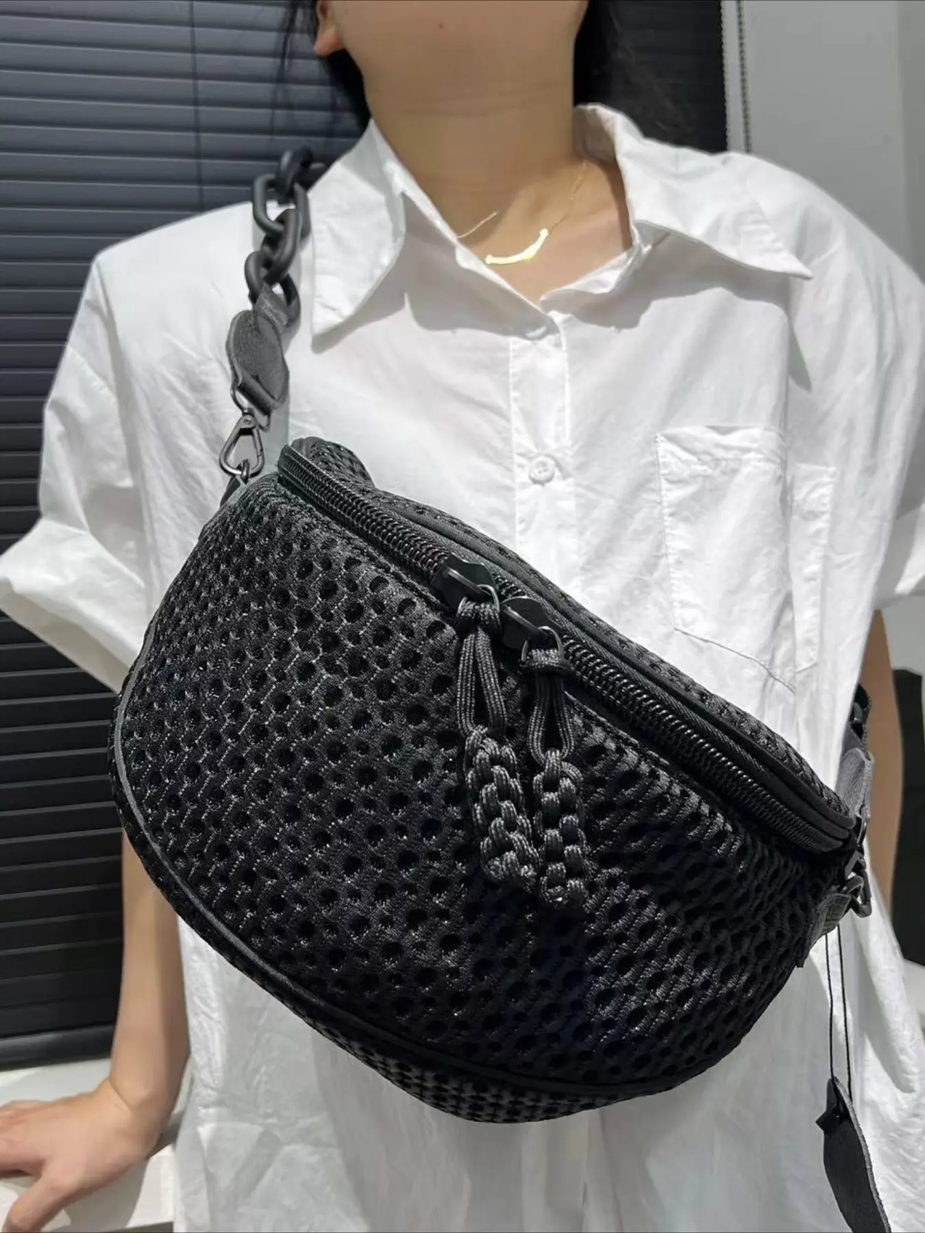 Ladies' fashionable mesh sports chest bag, casual, compact, lightweight, multi pocket, single shoulder crossbody bag