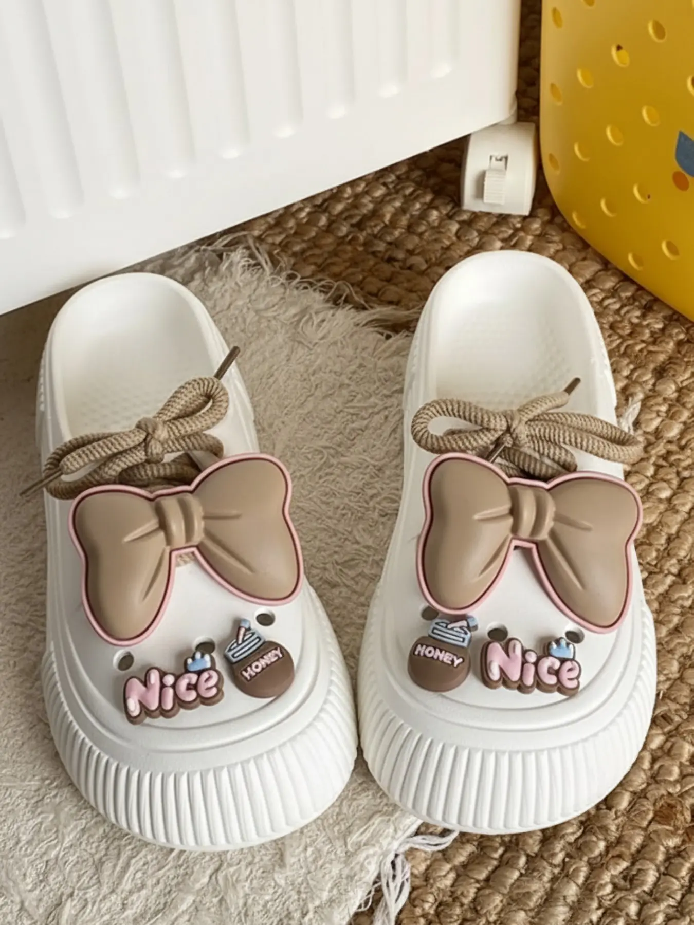 Women's shoes, cute bow flower design, summer fashion casual thick-soled cloud slippers, outdoor trend personality sandals, indoor non-slip loafers, bow decorative slippers