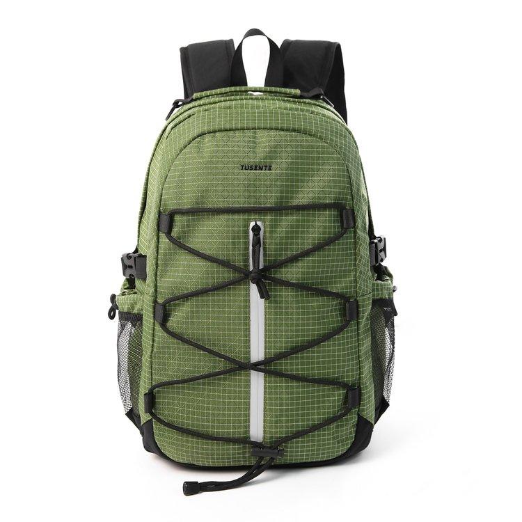 One-size-fits-all backpack made of nylon fabric with letter print and zipper