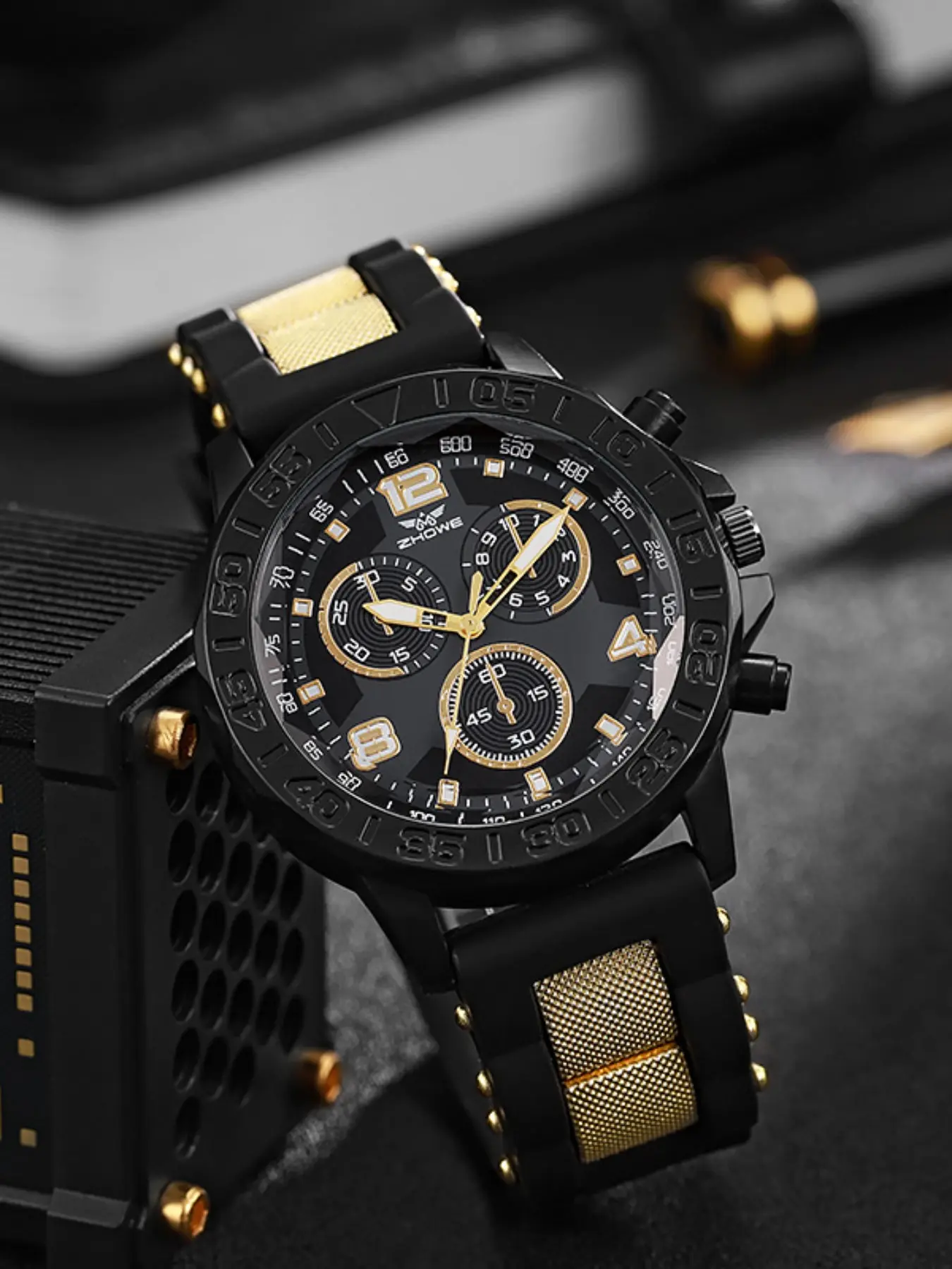 Tough Guy Big Dial Rose Gold Chronograph Watch, Waterproof Outdoor Male Quartz Watch, Stylish and Durable Timepiece