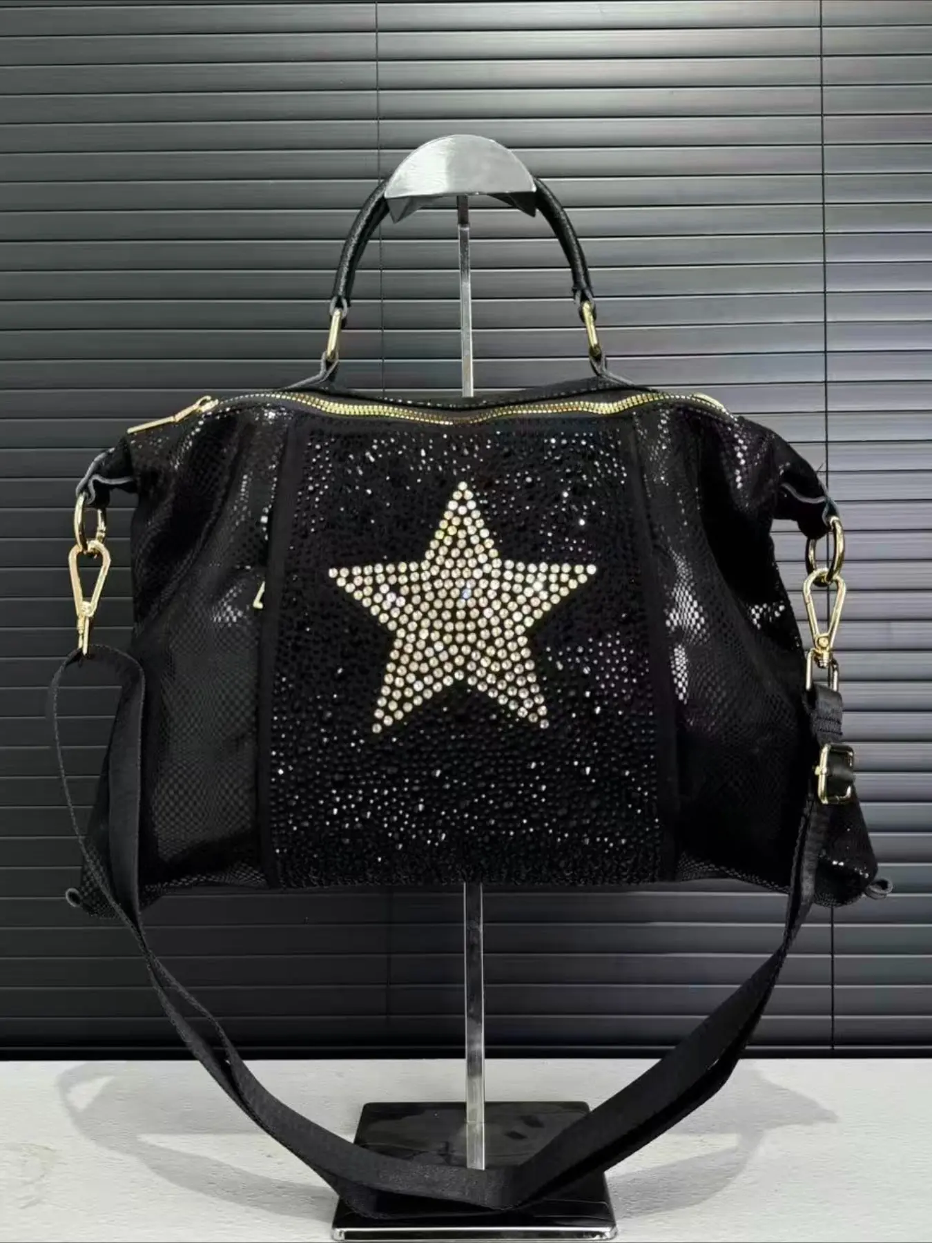 Ladies' fashionable gemstone inlaid elegant bag, personalized street Y2K spicy girl style with sequins, suitable for work, commuting, dating, and gatherings, diamond decorated flower single shoulder crossbody bag