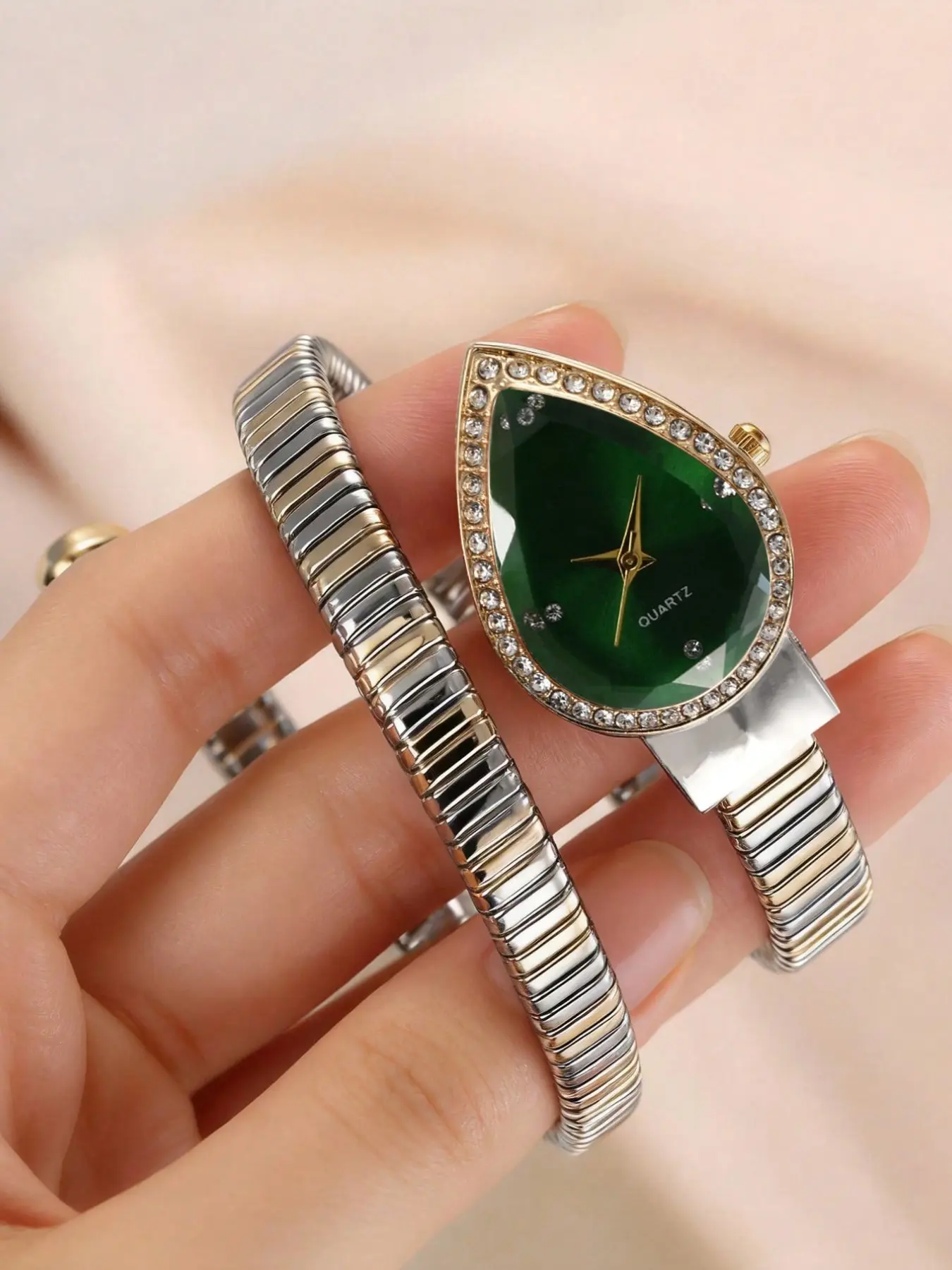 1 women's watch, new elegant snake head shaped bracelet watch, gorgeous business elegant temperament, fashionable rhinestone sparkling women's watch, suitable for daily wear as a gift for holidays and anniversaries, Analogue Quartz Watch