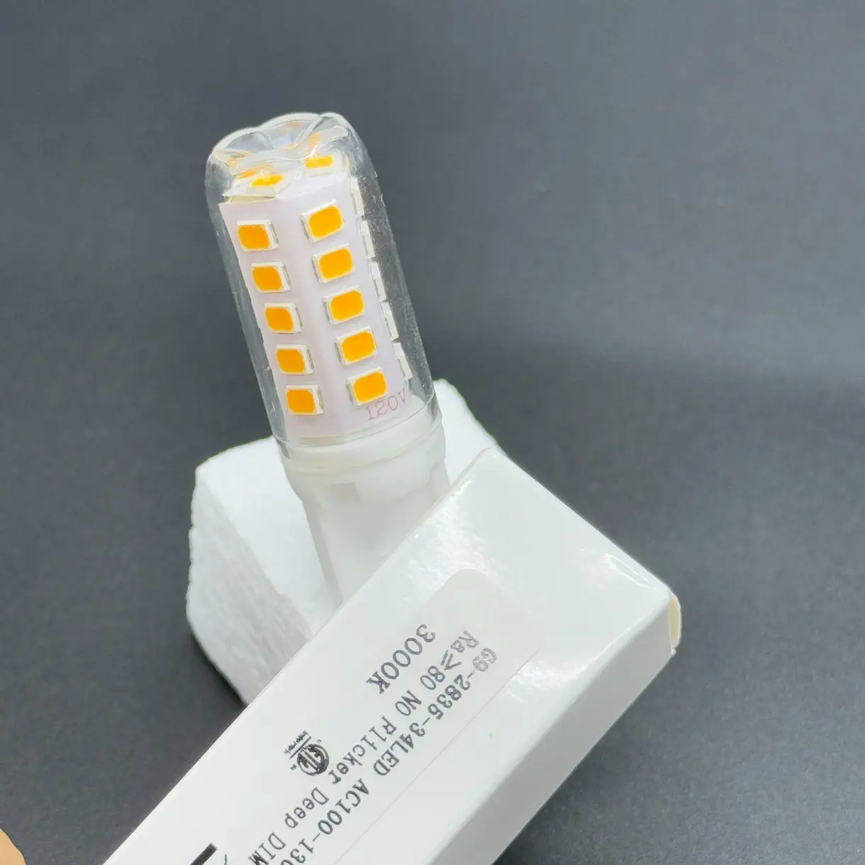 Dimmable Corn Bulb - AC100-120V, 3000K warm white, no strobe, high color rendering index (CRI > 80), energy-saving LED bulb for home and office lighting.