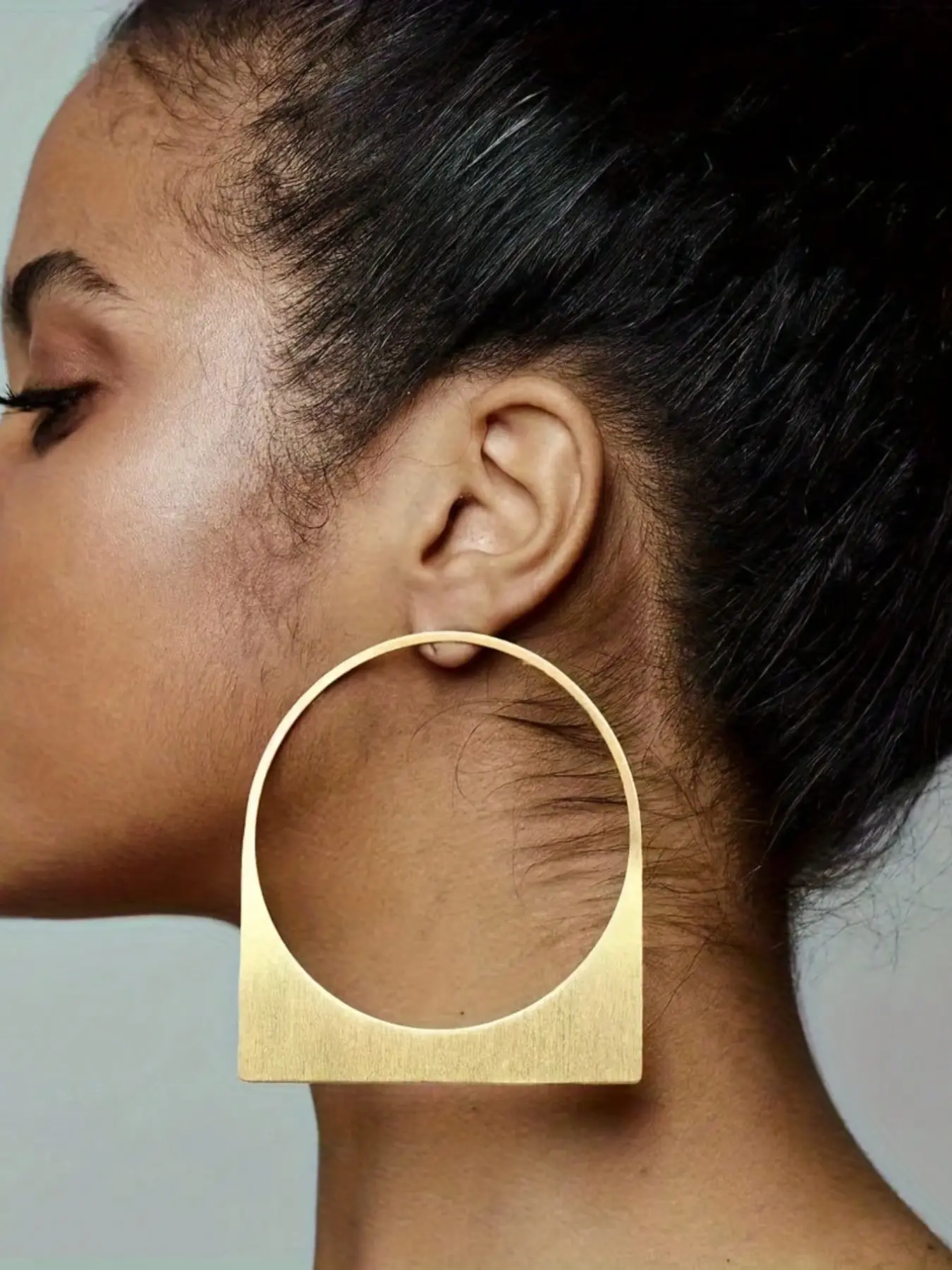 1Pair Gold Hoop Earrings for Women - Minimalist Big Hoop Infinity Earrings, Lightweight Hoops Earrings, Dainty Lightweight Hoops, Everyday Elegant Jewelry, Suitable For Daily Wear By Women