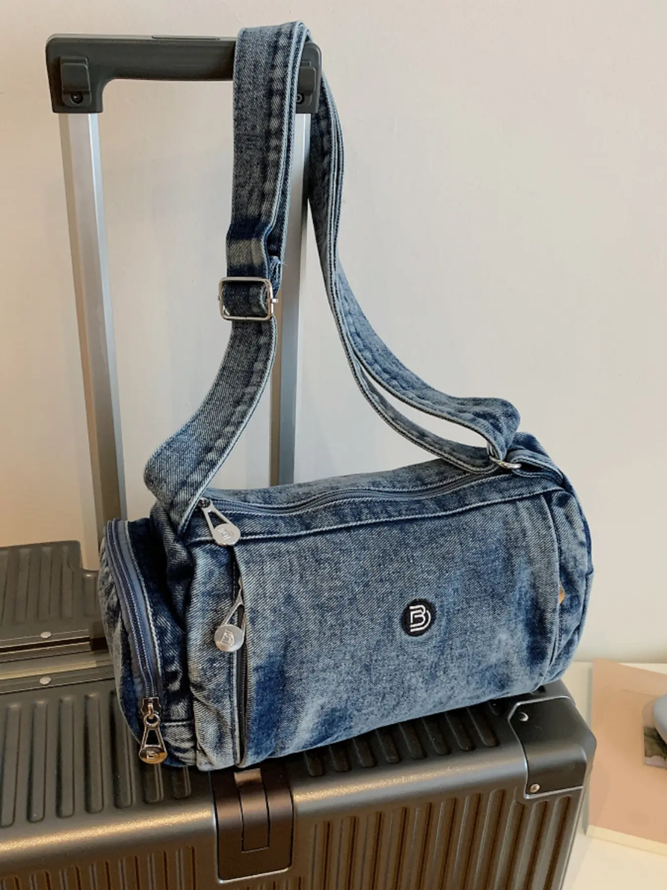 Vintage distressed lazy style denim barrel bag, adjustable strap shoulder bag, daily commute multi-pocket minimalist casual crossbody bag, Casual Fashion Bag