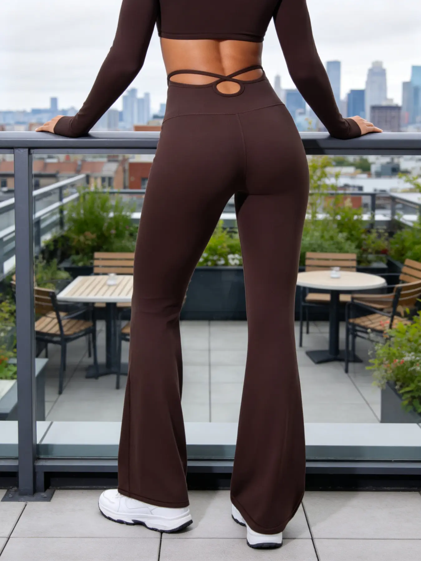 A pair of high-waisted, cross-cut, wide-leg pants made of nylon fabric for women, high-elastic peach-shaped buttocks, slimming fitness yoga casual pants
