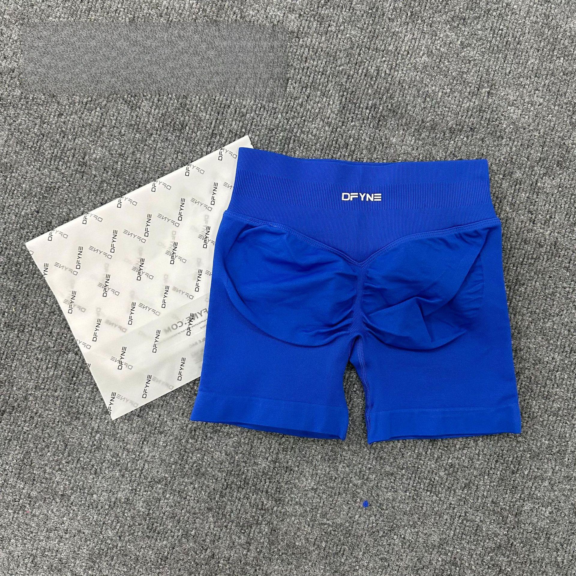 DFYNE's best-selling three-section high-waisted shorts with hip-lifting design, perfect for running, fitness, and yoga. They flatter the tummy, lift the hips, and make legs appear longer – a must-have for spring and summer.