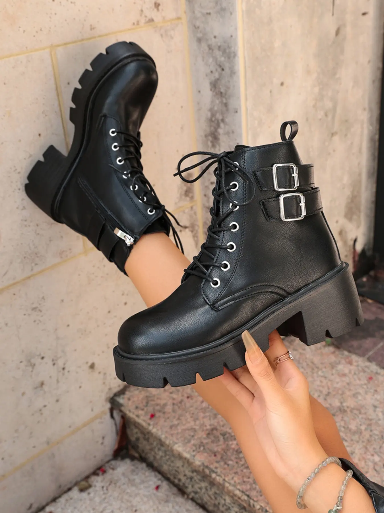 Four season thick and fashionable motorcycle boots for women, retro round toe design with lace up combat ankle boots, comfortable and casual women's shoes, suitable for back to school season