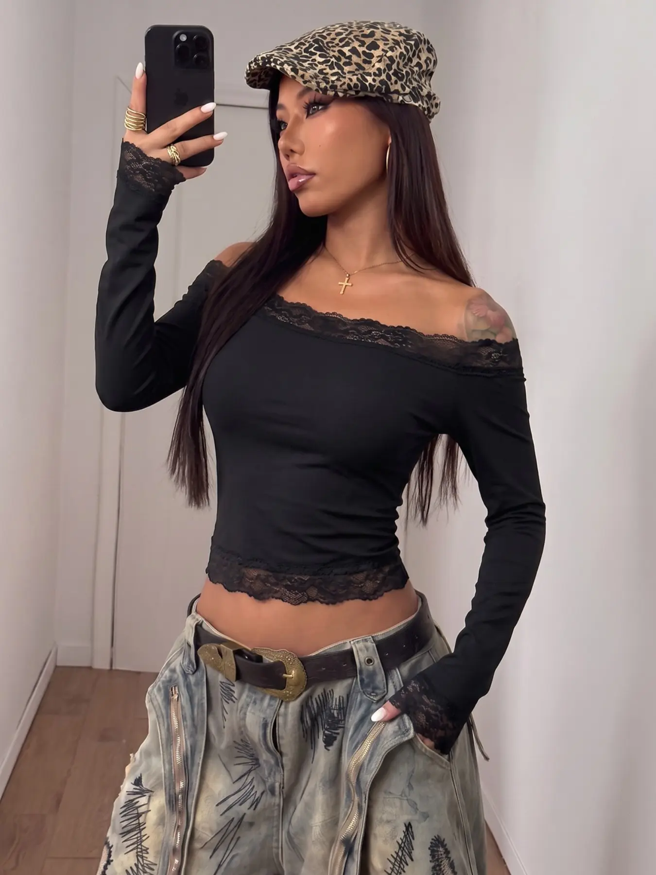 Black Lace Trim Off Shoulder Bodycon Long Sleeve Crop Top, Lace Trim Shirt, Women Streetwear Daily Going Out Night Club Outfit Slim Fit Y2K Aesthetic Casual Fashion Basic Layer Blouse Figure Flattering Party Wear Soft Stretchy Fabric Everyday Fashion