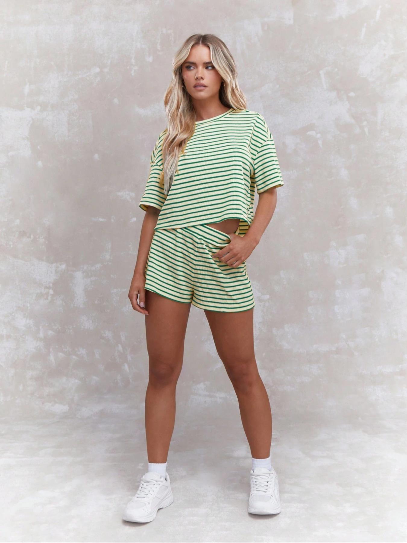 Women's Striped Print Crop Top & Shorts Loungewear Set, Casual Comfy Round Neck Short Sleeve Top & Shorts PJ Set, Shorts Pajama Set, Ladies Sleepwear for All Seasons