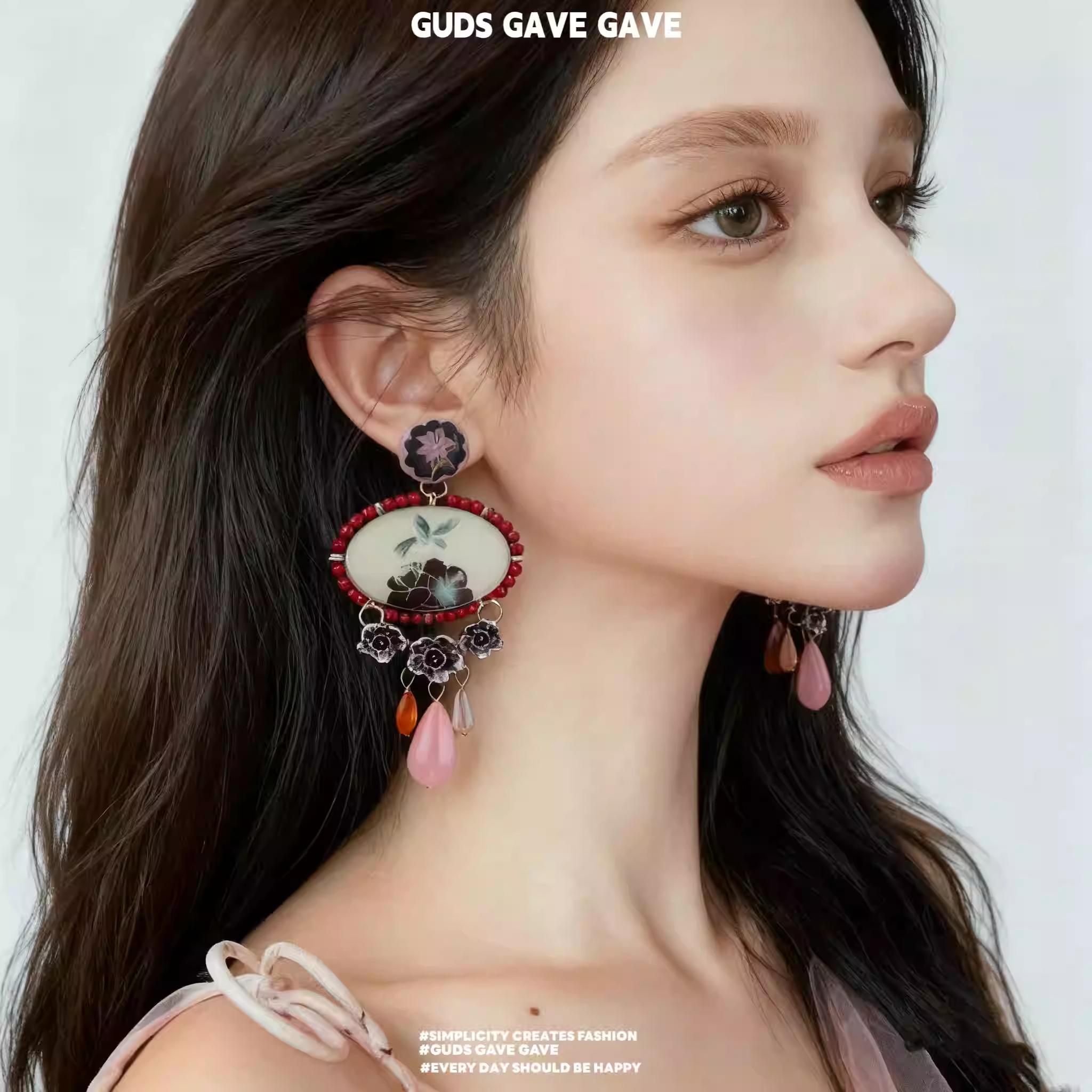 GUDS GAVE 2025 Fall Winter Retro Niche Bird Print Teardrop Pendant Earrings | Bohemian Statement Earrings