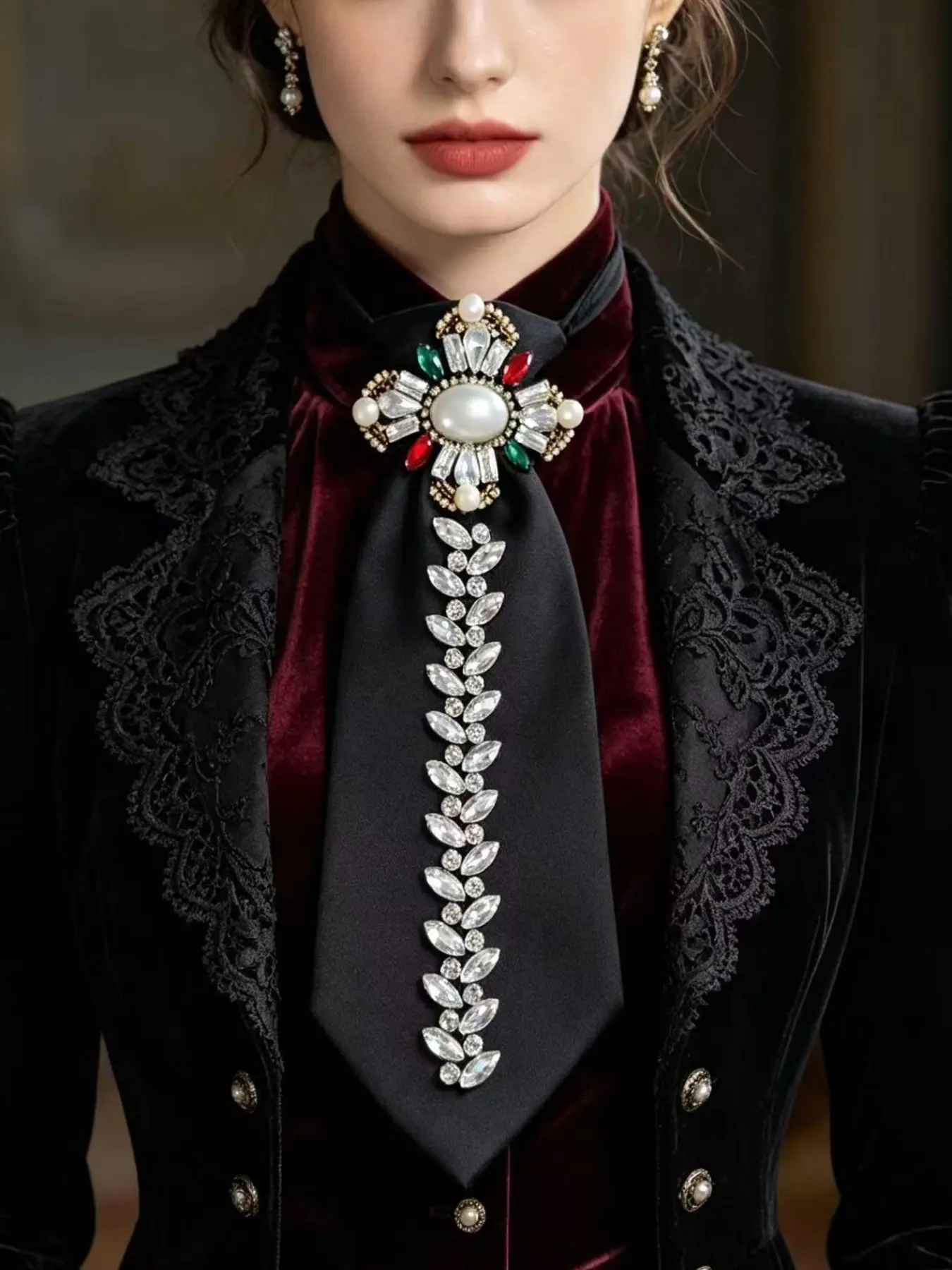 25cm Pre-Tied Black Necktie for Women, Crystal & Pearl Embellished Vintage Baroque Statement Neck Accessory for Prom, Wedding & Formal Events
