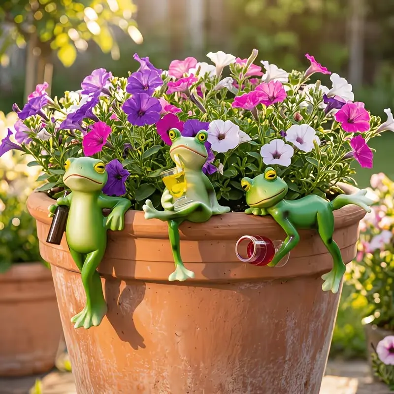 A Set of Three Pieces of Resin Crafts Halloween Garden Frog Outdoor Decoration Ornaments, Garden Decorations, Garden Decoration Ornaments