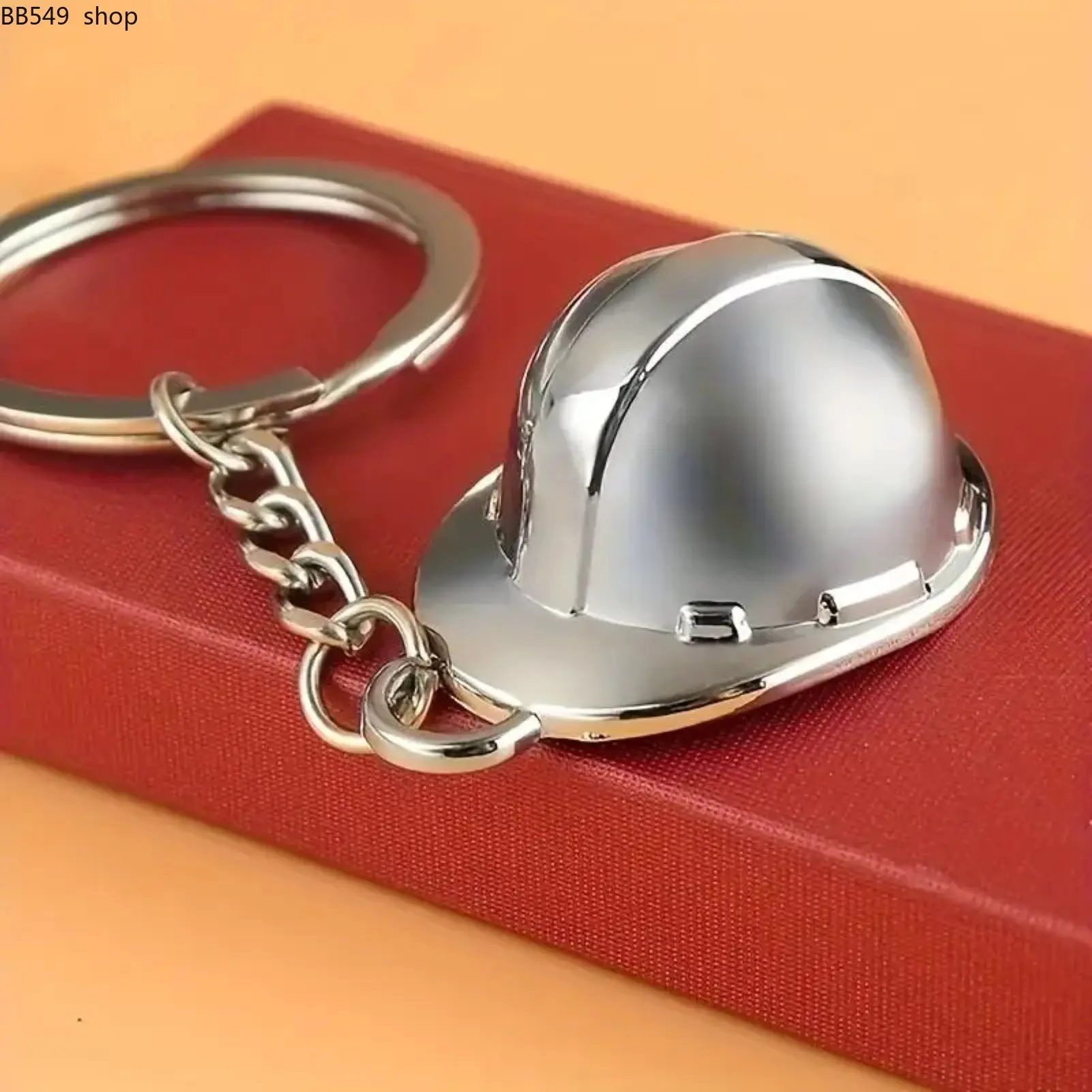 Mini Helmet Keychain, Simulation Design, Aesthetic Fashionable Zinc Alloy Keychain, Perfect Small Gift & Bag Accessory, Durable Material, Ideal for Daily Use