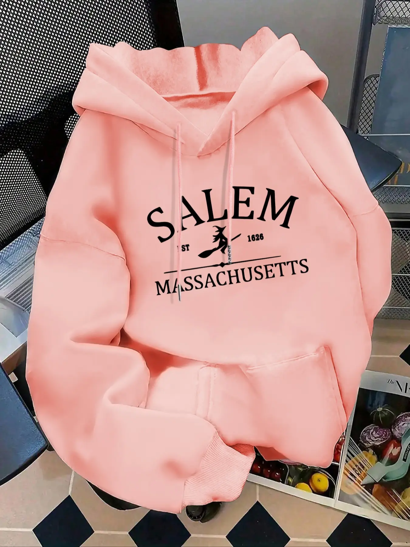 Women's Fashion Hoodie Aesthetic Graphic Pullover Salem Est 1626 Massachusetts Letter Witch Print Kangaroo Pocket Sweatshirt Long Sleeve Fall Winter Casual Wear