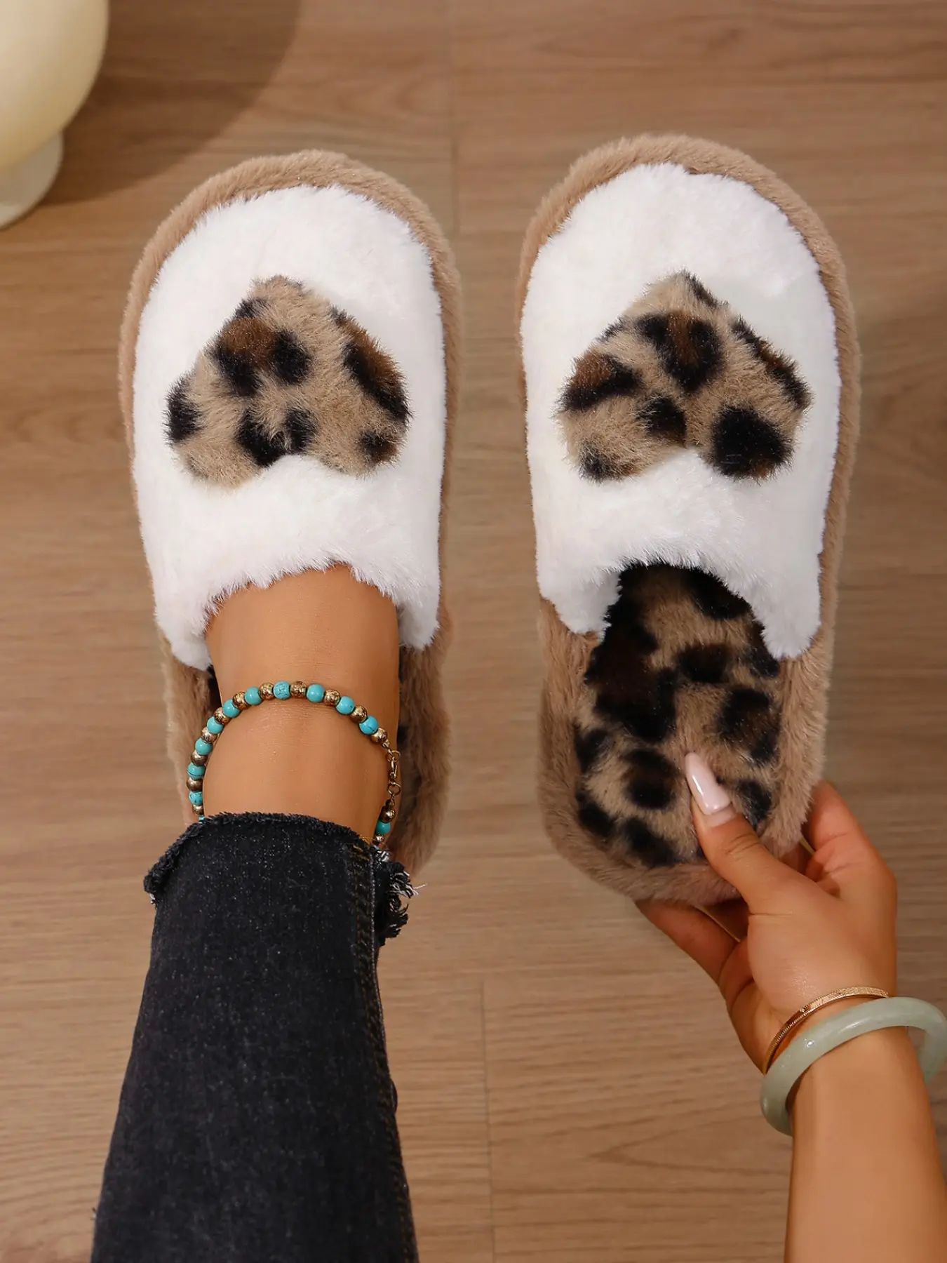 Leopard Print Heart Slippers, Soft Textile Upper, Eva Sole, Breathable, Non-Slip, Perfect for Home Wear, Stylish and Comfortable