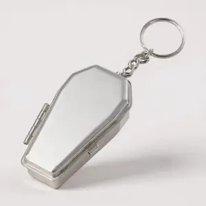 Gothic Coffin Shaped Ashtray Keychain, Portable Mini Pocket Tin Box with Lid, Spooky Halloween Decor & Novelty Gift