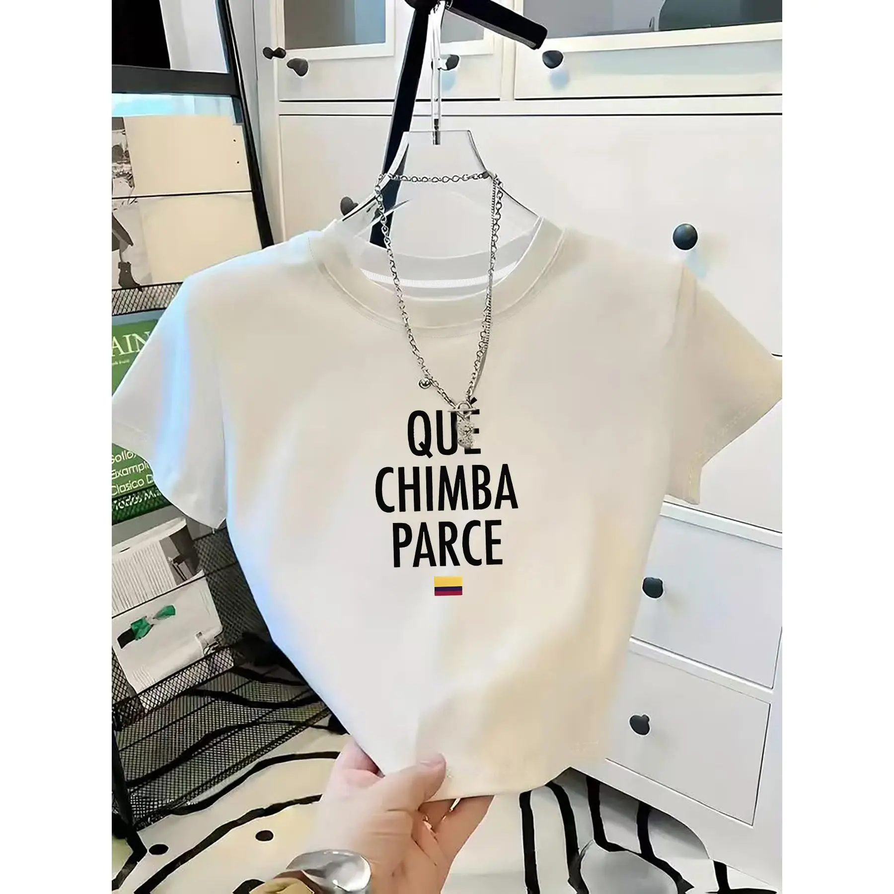 Black Text "QUé CHIMBA PARCE" and Colombian Flag Pattern Summer Women's Hot Trend Ultra-short T-shirt, Slim-fit Figure-hugging Top, Printed Elegant Women's Clothing