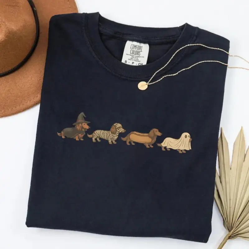 Comfortable, colorful, vintage art-style dachshund T-shirt, Halloween costume T-shirt, a gift for dachshund owners, unisex dyed Halloween T-shirt.A gift for dog lovers, a holiday present