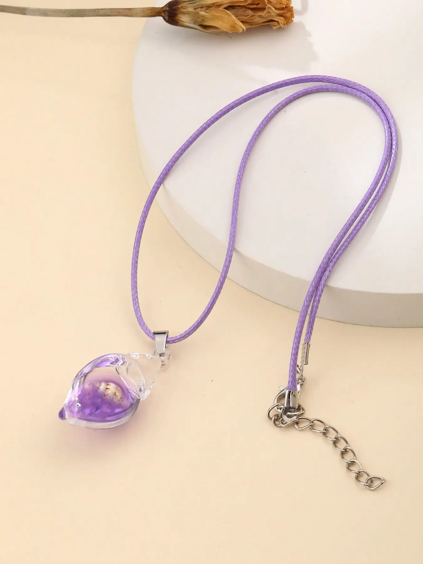 Colorful Acrylic Night Glow Conch Pendant Necklace, Cute Glowing Unique Creative Gift Accessory for Men and Women