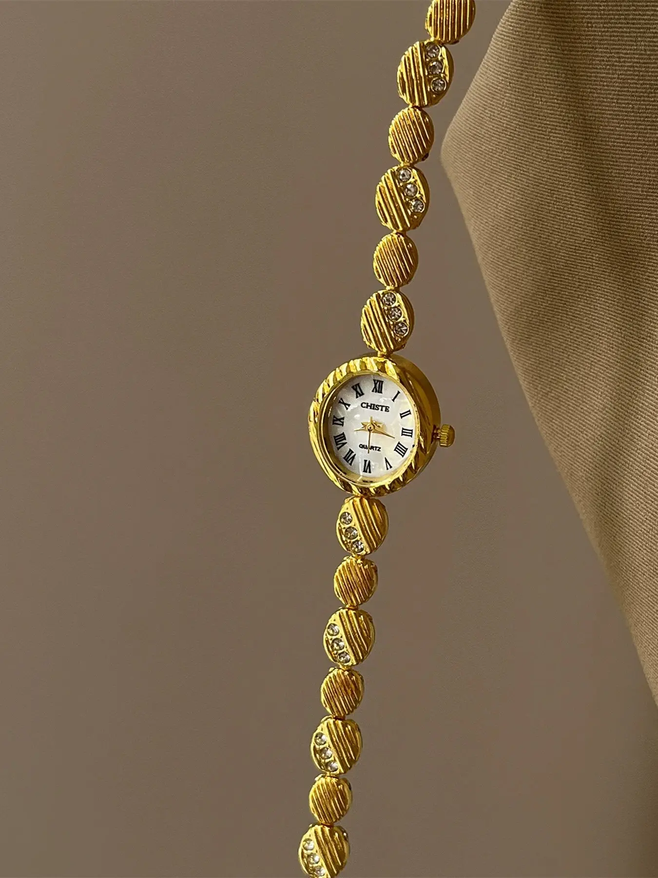 Vintage Style Mini Gold Watch, Elegant Analog Quartz Wrist Watch with Roman Numerals, Lightweight Luxury Chain Strap, Fashionable All-Season Accessory