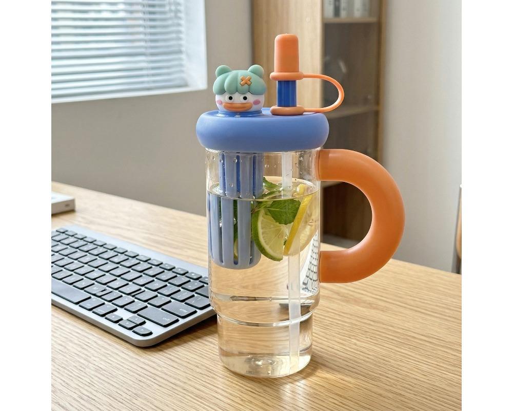 900ml High-Capacity Straw Tumbler Cute 3D Character Lid & Large Handle Portable Water Bottle with Built-in Tea Filter BPA-Free Heat-Resistant Cup for Iced Tea & Coffee Aesthetic Color-Blocking Drinkware