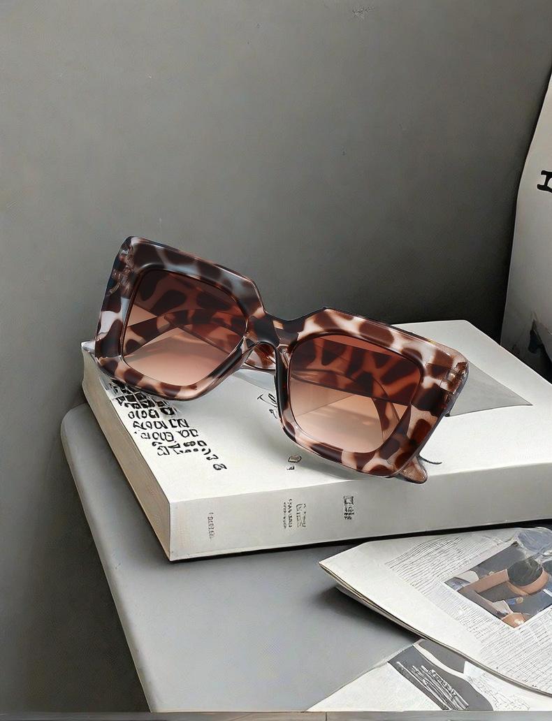 Large frame simple and fashionable square sunglasses for women, Instagram popular street photography sunglasses, European and American trendy sunglasses