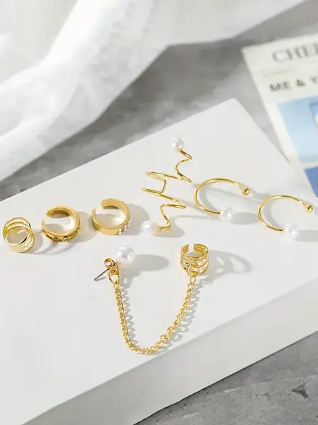 8Pcs Gold Ear Cuffs Earring Stacking Set Stackable Earrings for Women Non Piercing,14K Gold Plated Tassel Chain Pearl Ear Clip Adjustable Cubic Zirconia Sparkling Round Huggie Ear Cuff Fake Earrings Punk Jewelry Gifts