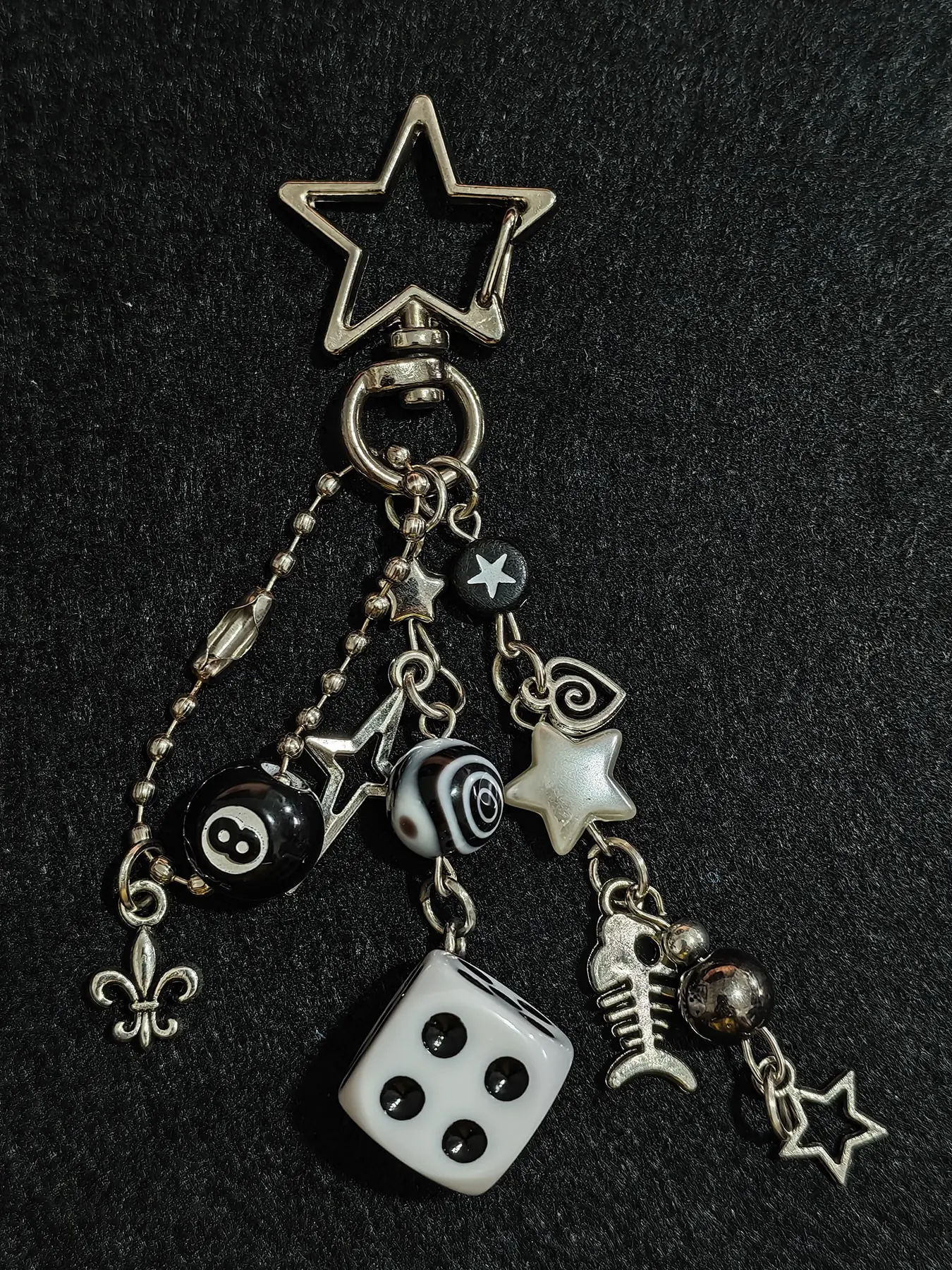 8 Ball Keyring, Novelty Keychains Y2K Pendant with Dice and Stars, Cute Keyrings for Women and Men Perfect for Backpack Decor and Gifts, Metal Key Chain