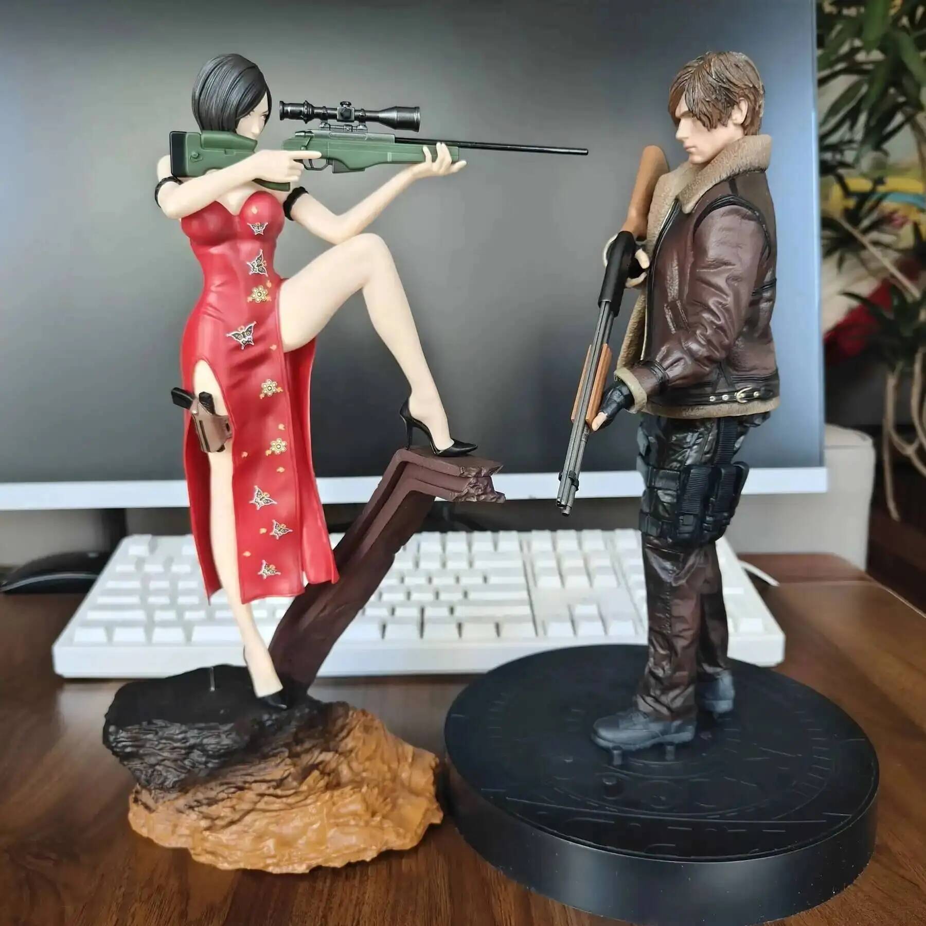 33cm Evil Leon S. Resident Kennedy GK PVC Action Figure Biohazard Game Leon Anime Figure Statue Model Toys Collection Doll Gift