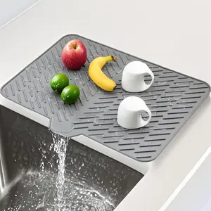 Silicone Drain Mat, Easy Clean Countertop Protector, Non-Slip Drain Mat with Drainage Holes, Foldable Silicone Dish Drainer, Heat-Resistant, Leak-Proof, and Non-Slip Kitchen Accessory, Suitable for Kitchen Countertops, Sinks, and Refrigerators