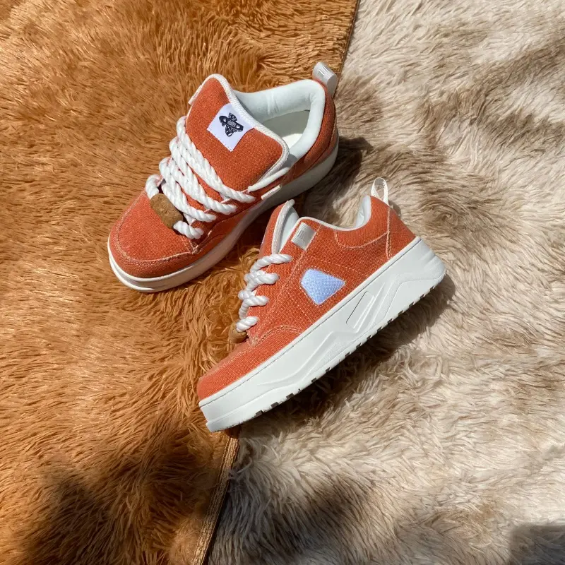 Burnt Orange Low‑Top Bread Sneakers For Men Women, Trendy Casual Platform Skate Shoes, Thick Twisted Rope Laces, Ultra Thick Padded Tongue, Height Boost Thick Sole, Extended Large Sizes, Fashion Street Footwear For Campus Daily Wear And Casual OOTD