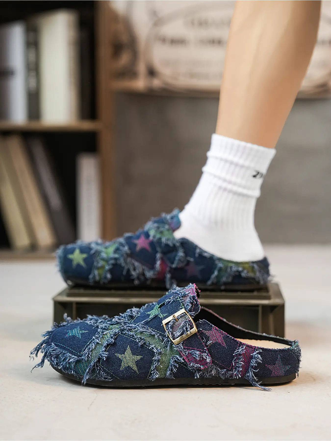 Size runs small Men's Star Print Denim Closed-Toe Mule Slippers, Vintage Fringe Trim Casual Slip-On Clogs with Adjustable Buckle Clog Shoes