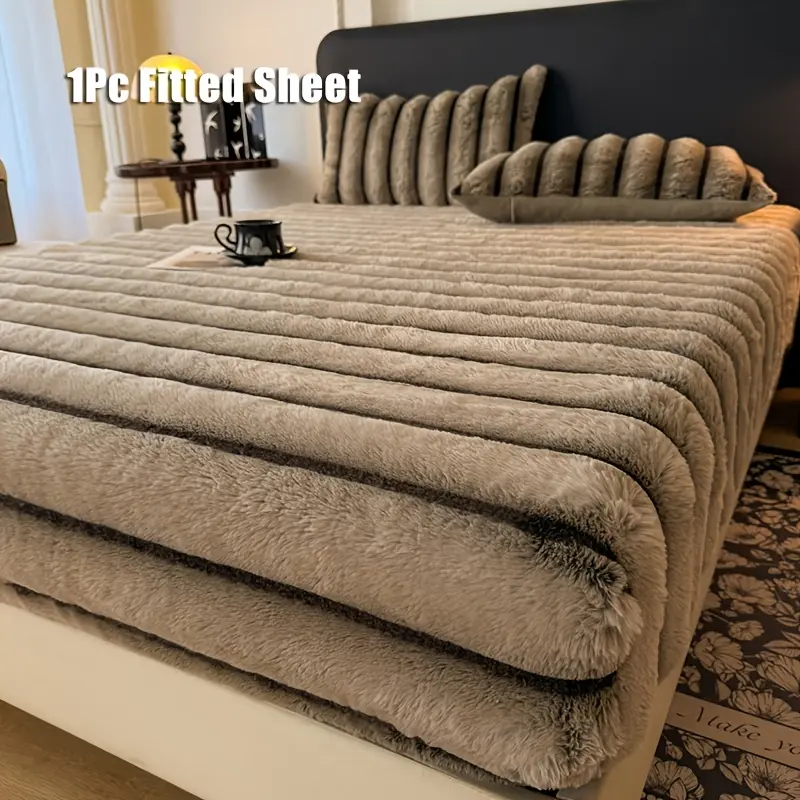 1pc Faux Rabbit Fur Fitted Bed Sheet, Plush Fluffy Deep Pocket Mattress Cover Suitable for All Mattresses, Warm Soft Winter Bedding, Hypoallergenic for Sensitive Skin, Machine Washable (Pillowcases Not Included)