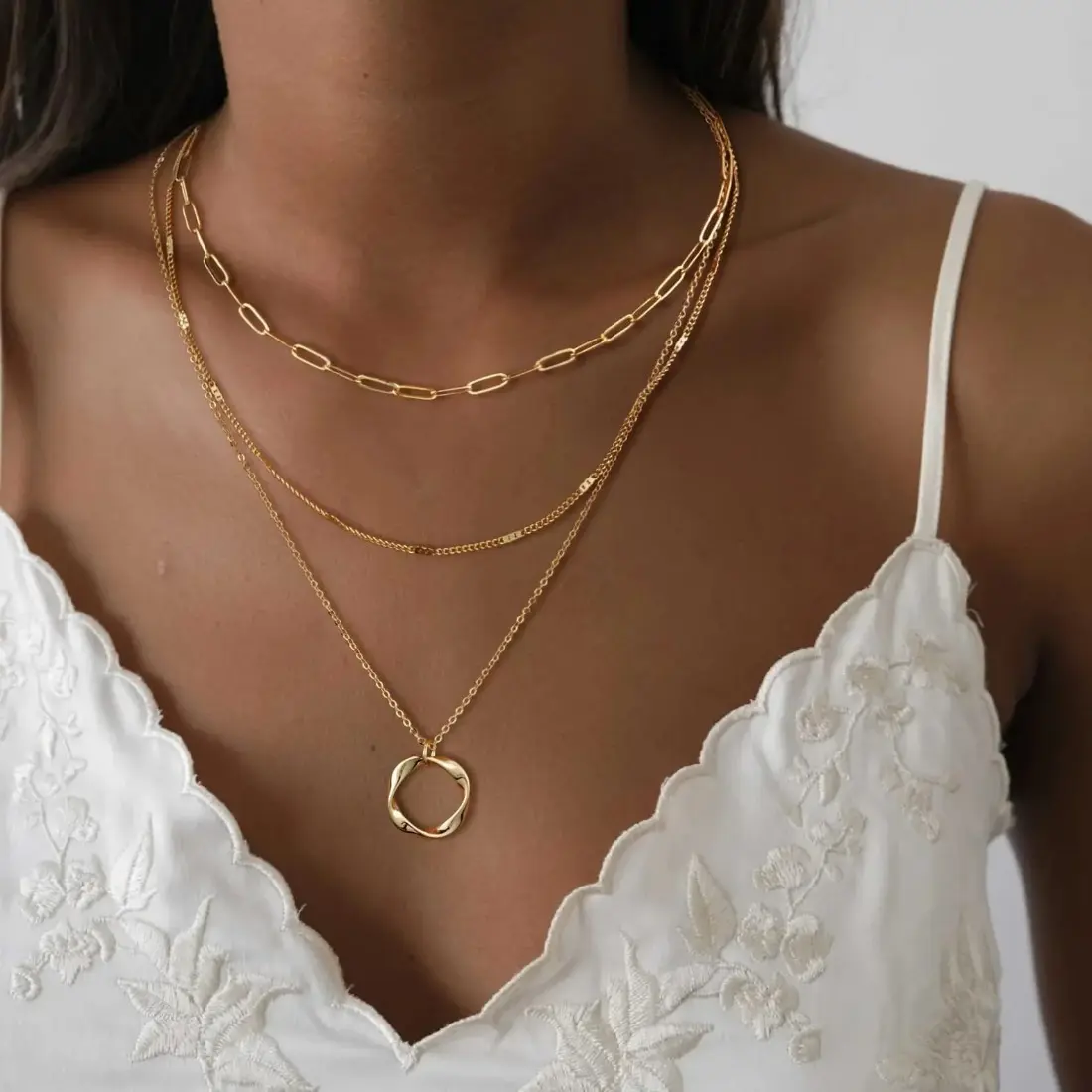 Women's Multi-Layered Sterling Silver Stackable Choker Necklace Set, Trendy Gold Circle Pendant Jewelry with Hypoallergenic Design, Sturdy Lobster Clasp, for Casual Wear, Hypoallergenic Jewelry