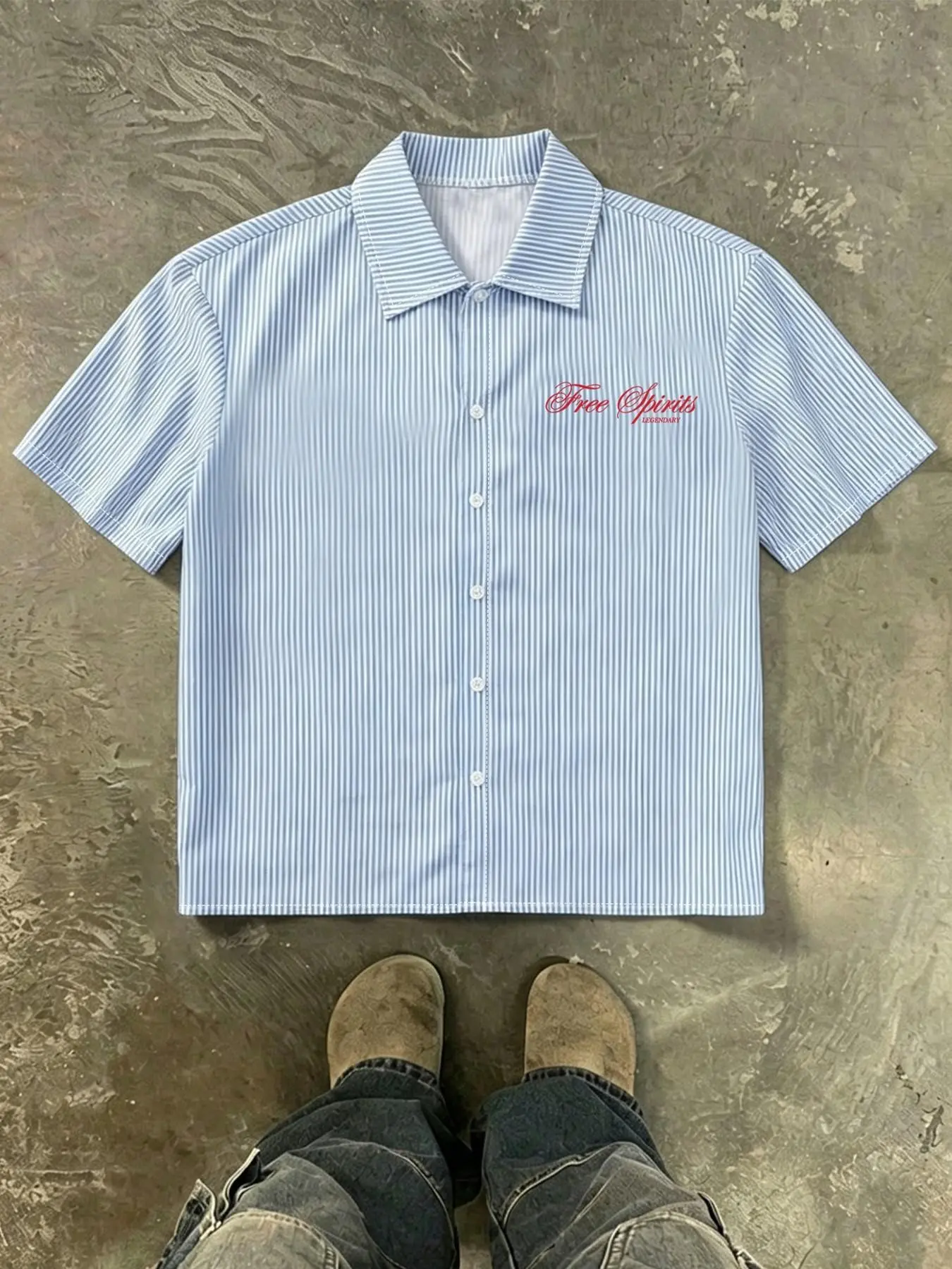 Men's plaid short-sleeved casual shirt. Classic stripes and lettering design. Suitable for all seasons.