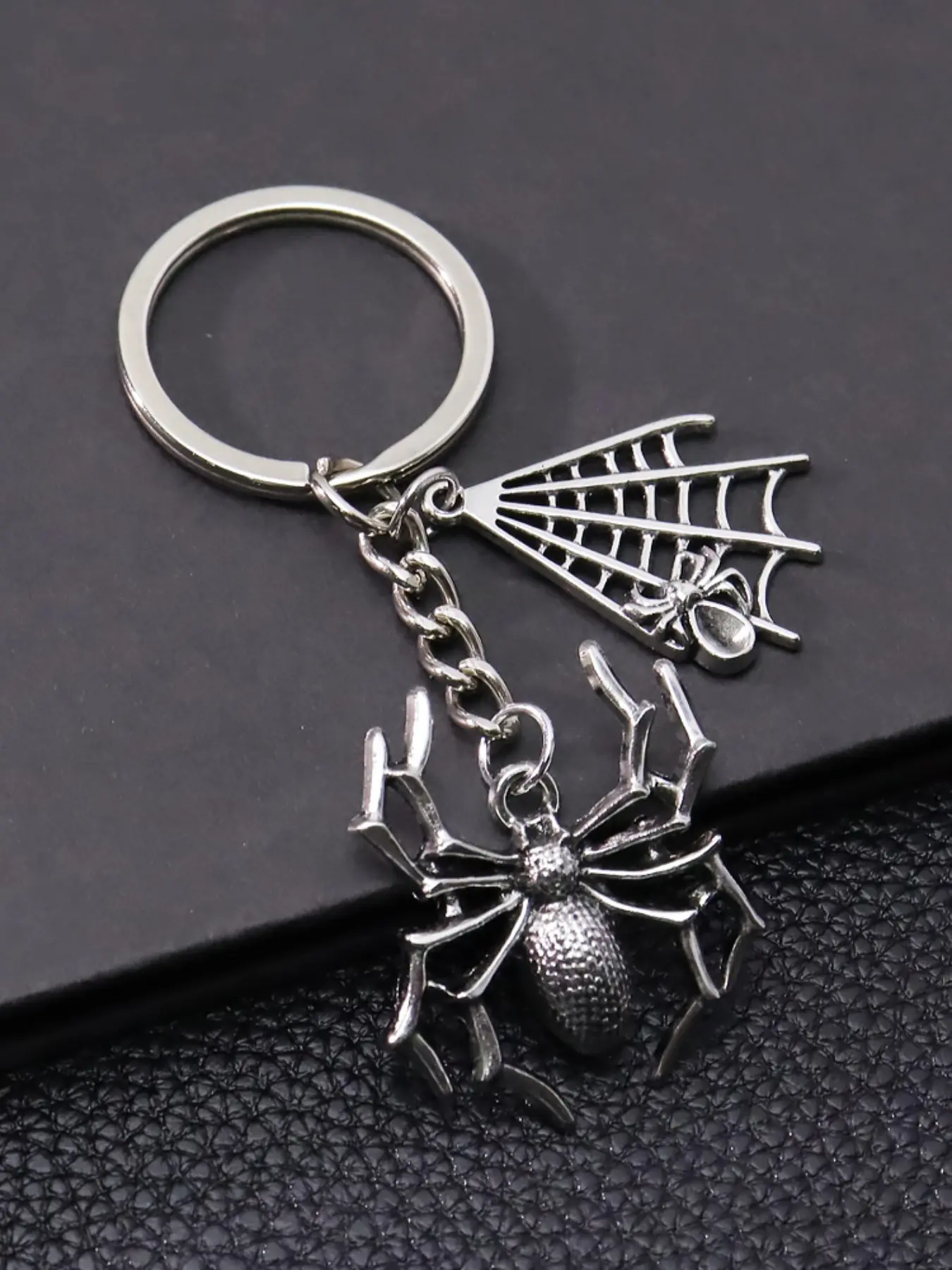 Punk Style 3D Spider Web Keychain, Unisex Cool Accessory, Perfect for Gifts, Streetwear, Halloween Party Decor, Dark Theme Bag Charm
